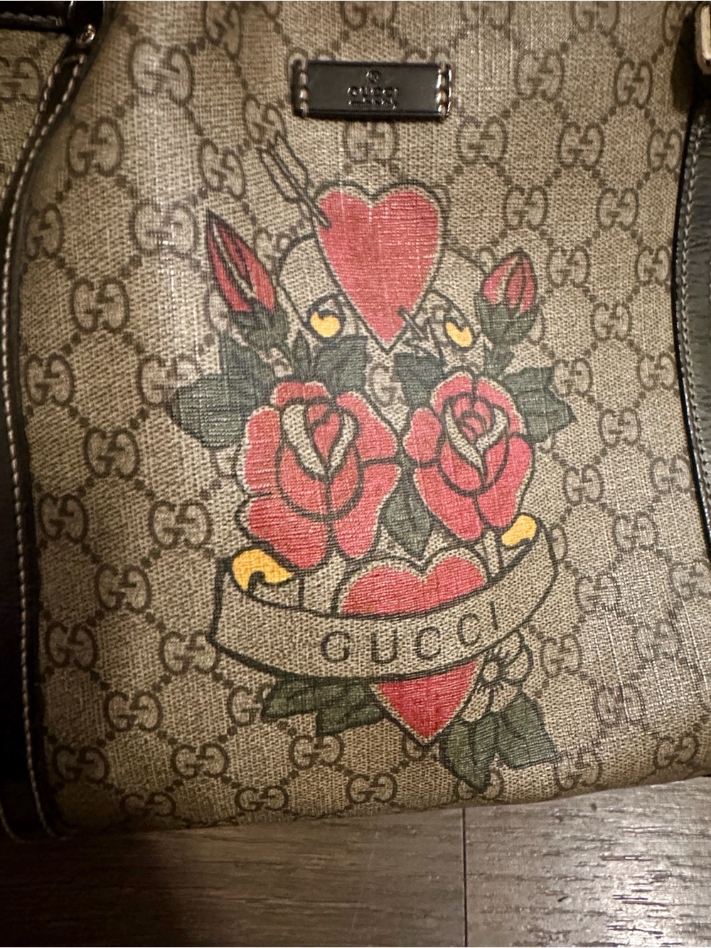 Gucci Beige GG Supreme Tote with Red Rose Heart Graphic - Picture 5 of 16